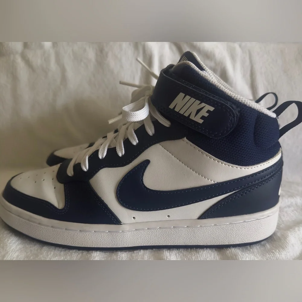 Nike Court Borough 2 Mid  Sneakers - White/Navy - Size 6Y